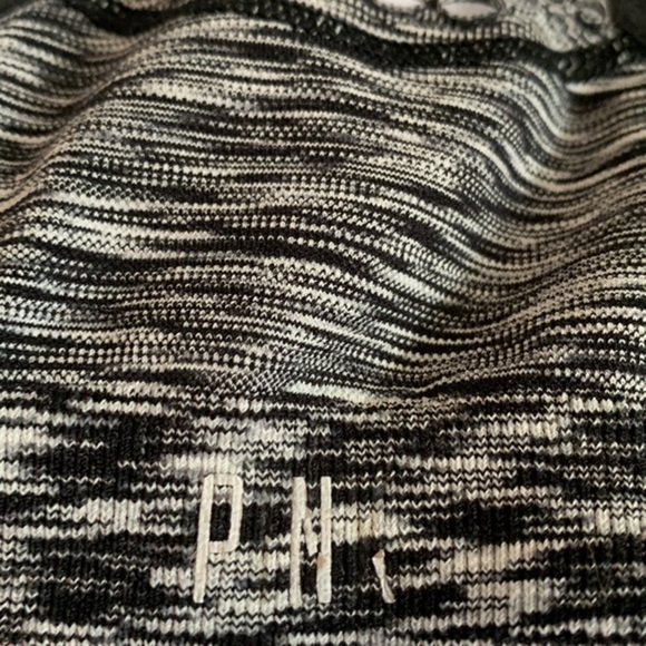 PINK Victoria’s Secret Grey & Black Push Up Sports Bra - Picture 4 of 6